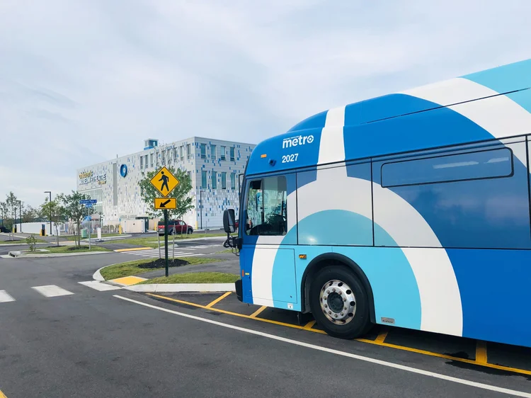 childrens+museum+and+bus2.